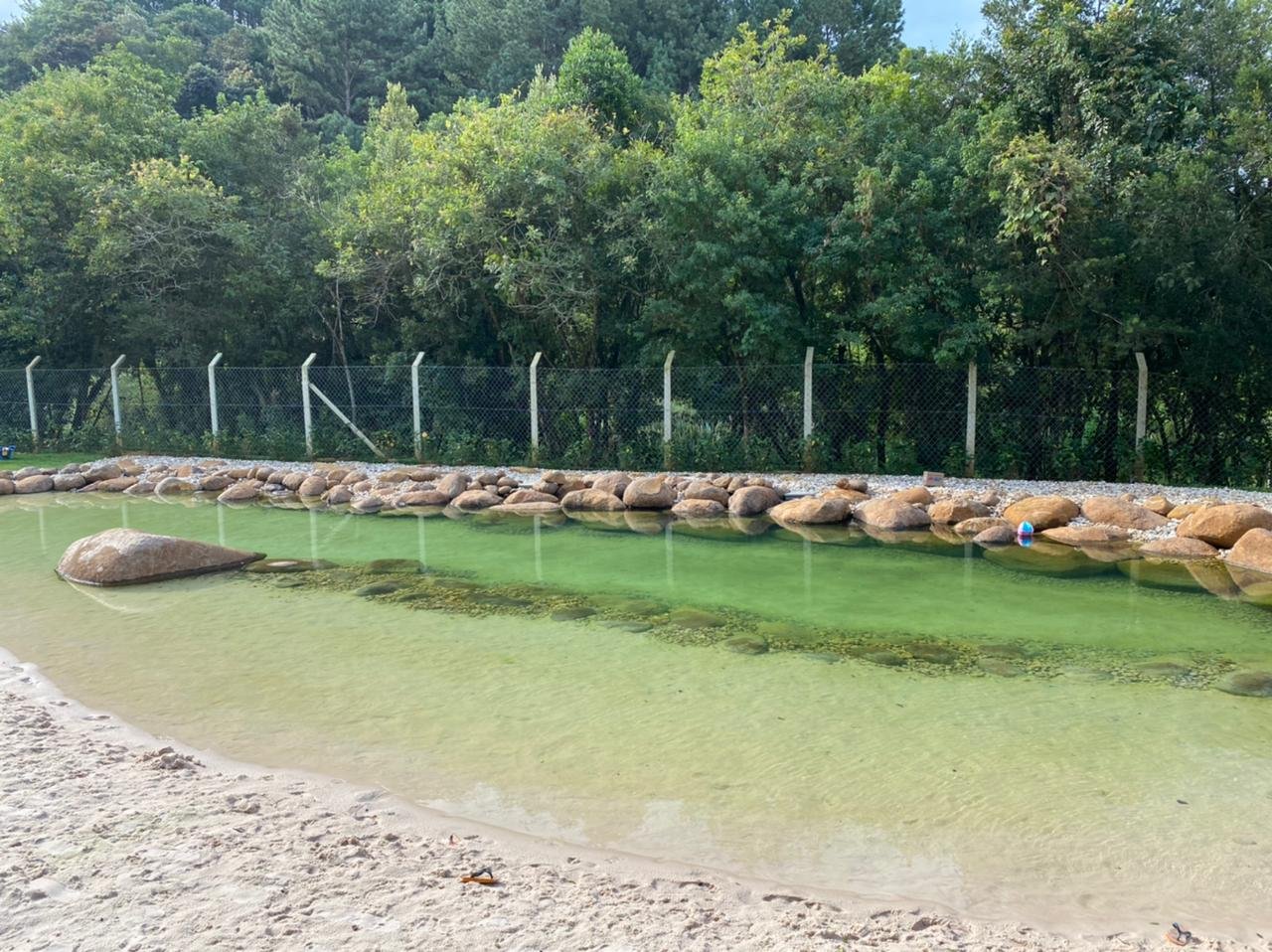 FKA-1200 instalado em lago ornamental