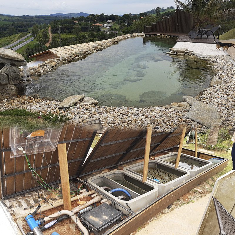 FKA-600 instalado em lago ornamental