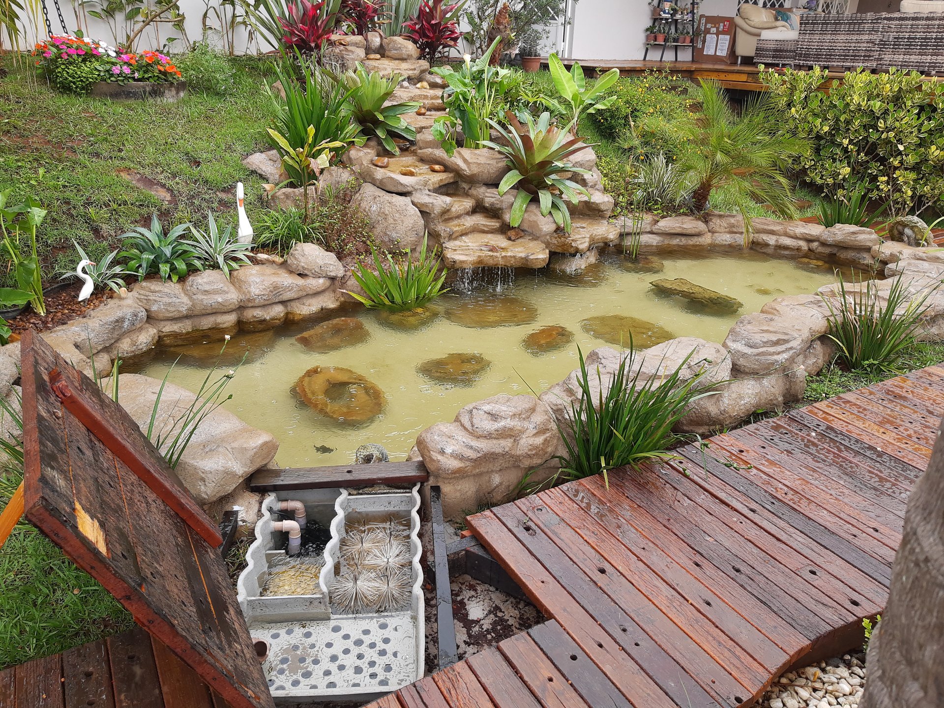 FKA-70 instalado em lago ornamental