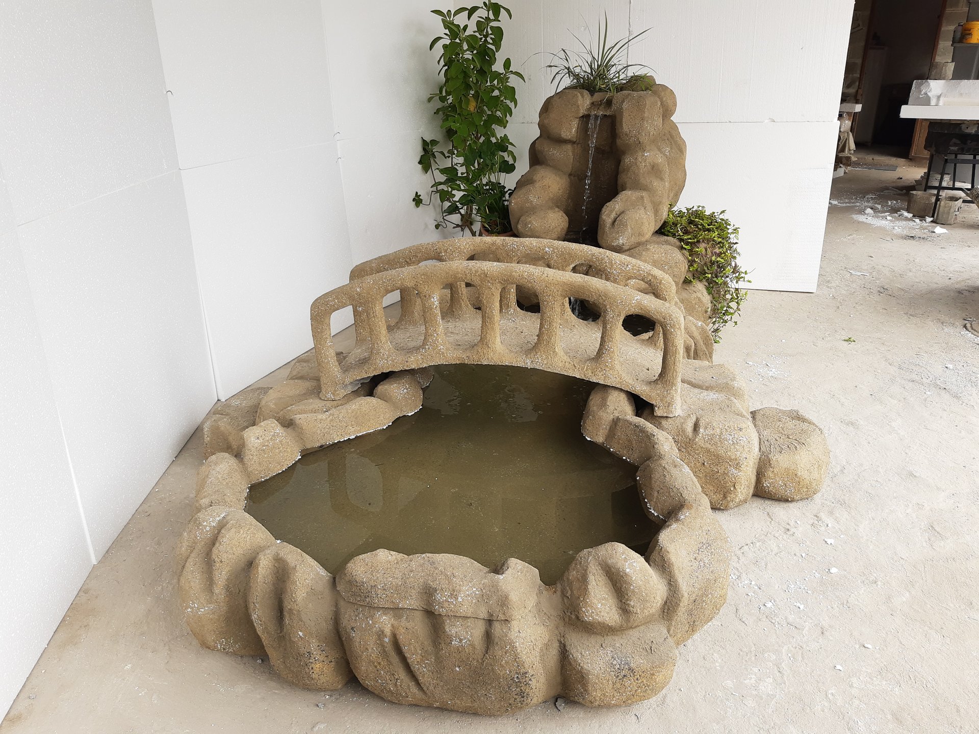 Lago Rio com Cascata — detalhe